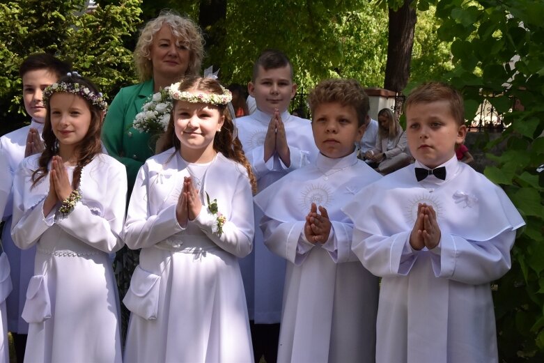  Z czystymi sercami przystąpili do sakramentu pierwszej komunii 