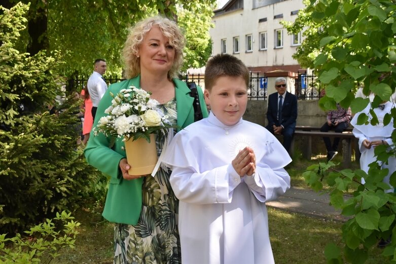  Z czystymi sercami przystąpili do sakramentu pierwszej komunii 