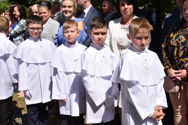  Z czystymi sercami przystąpili do sakramentu pierwszej komunii 