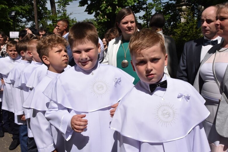  Z czystymi sercami przystąpili do sakramentu pierwszej komunii 