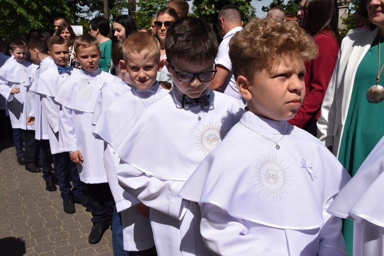  Z czystymi sercami przystąpili do sakramentu pierwszej komunii 