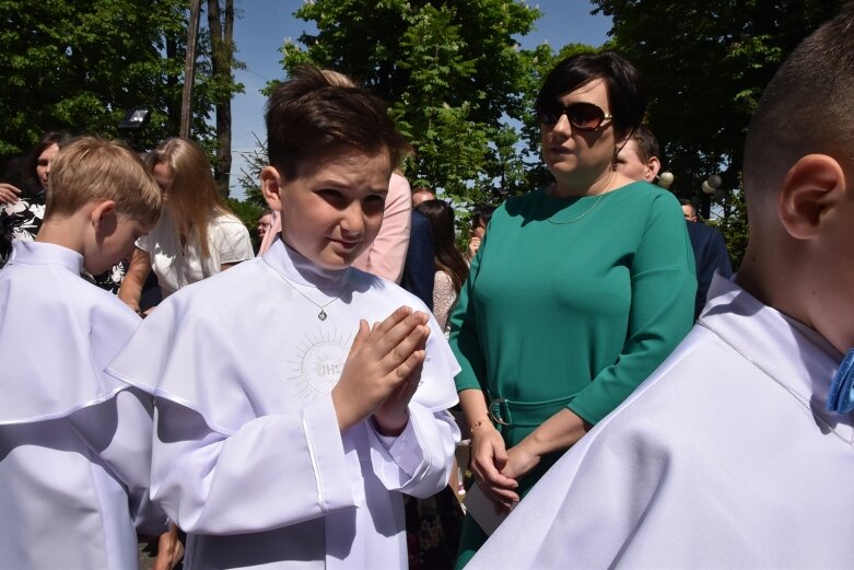  Z czystymi sercami przystąpili do sakramentu pierwszej komunii 