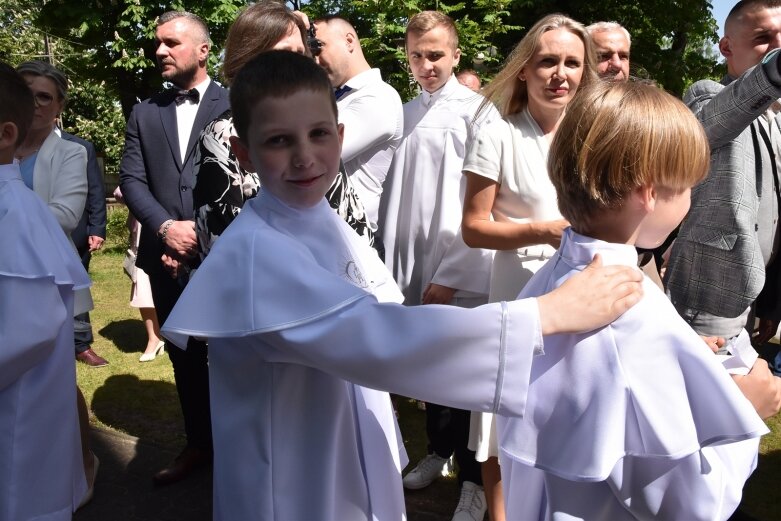  Z czystymi sercami przystąpili do sakramentu pierwszej komunii 