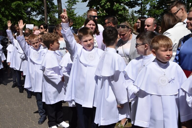  Z czystymi sercami przystąpili do sakramentu pierwszej komunii 