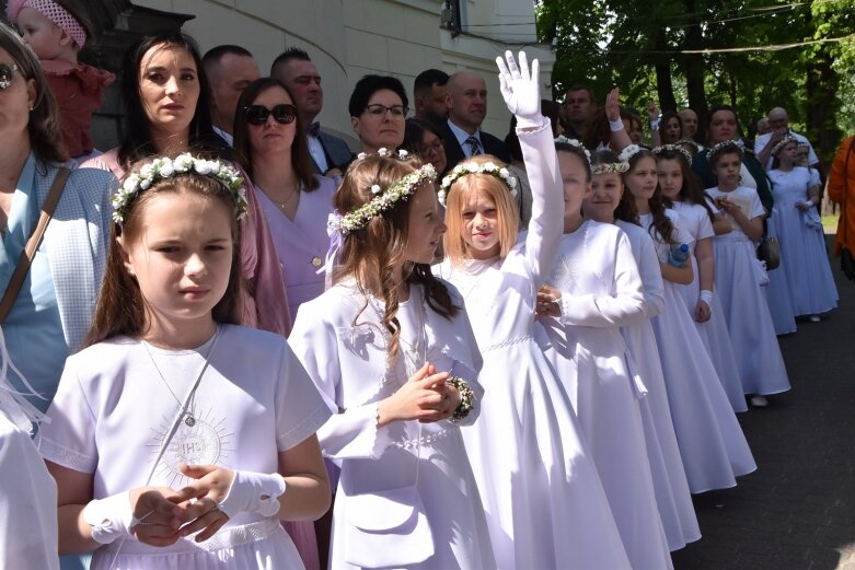  Z czystymi sercami przystąpili do sakramentu pierwszej komunii 