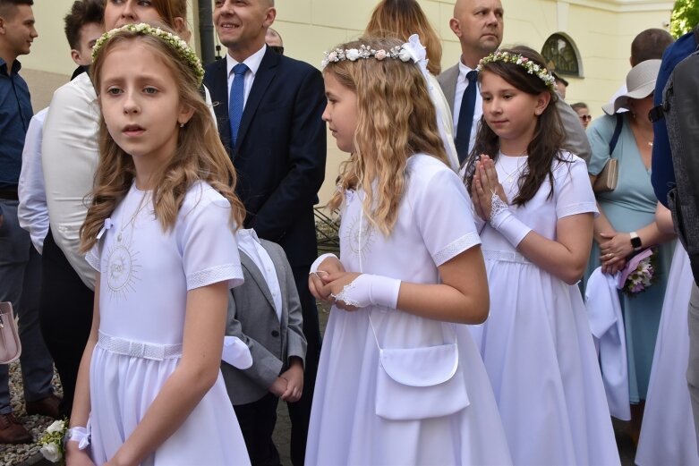  Z czystymi sercami przystąpili do sakramentu pierwszej komunii 