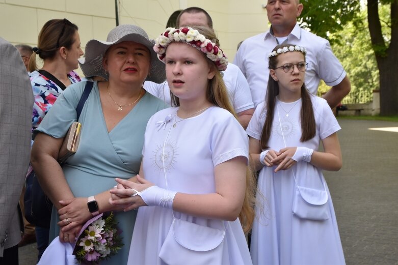  Z czystymi sercami przystąpili do sakramentu pierwszej komunii 