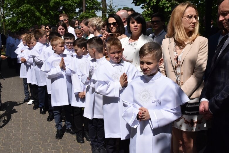  Z czystymi sercami przystąpili do sakramentu pierwszej komunii 