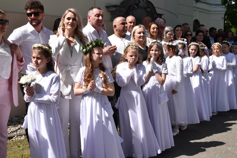  Z czystymi sercami przystąpili do sakramentu pierwszej komunii 