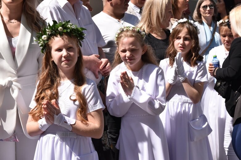  Z czystymi sercami przystąpili do sakramentu pierwszej komunii 