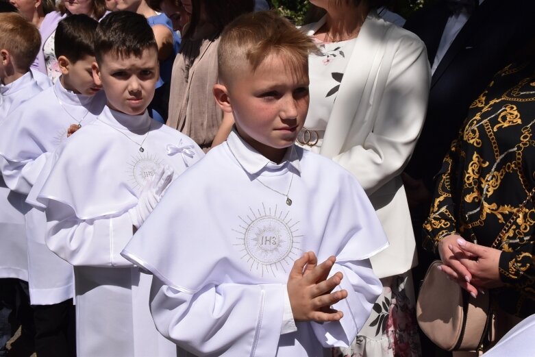  Z czystymi sercami przystąpili do sakramentu pierwszej komunii 