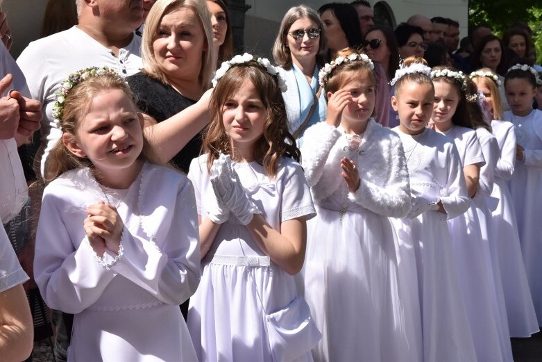  Z czystymi sercami przystąpili do sakramentu pierwszej komunii 