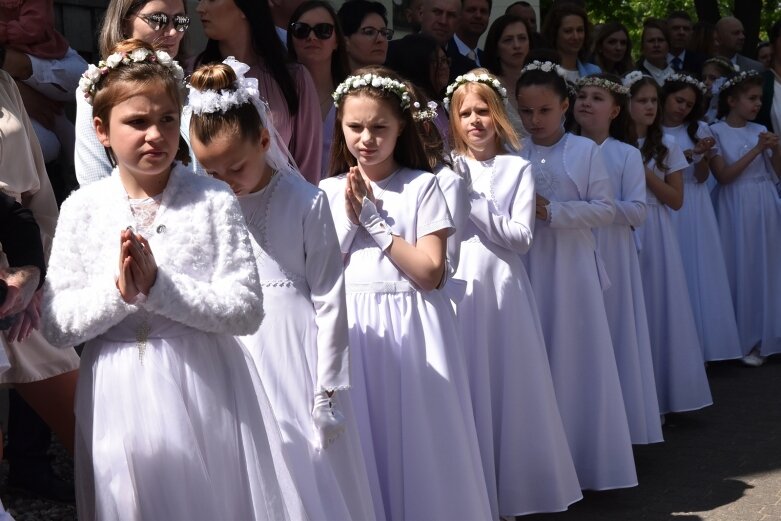  Z czystymi sercami przystąpili do sakramentu pierwszej komunii 