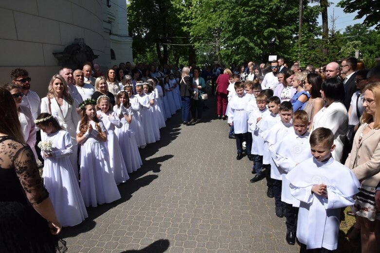  Z czystymi sercami przystąpili do sakramentu pierwszej komunii 