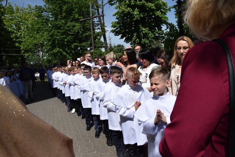  Z czystymi sercami przystąpili do sakramentu pierwszej komunii 