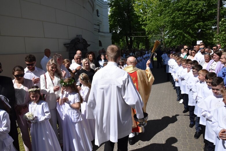  Z czystymi sercami przystąpili do sakramentu pierwszej komunii 