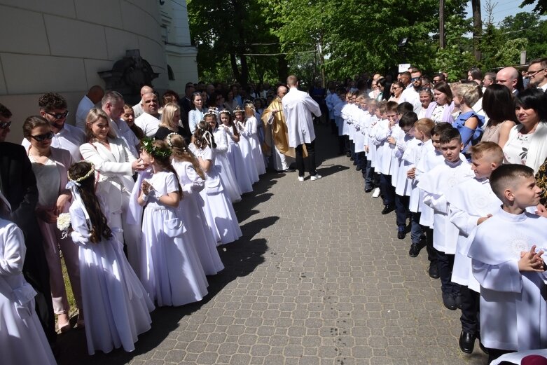  Z czystymi sercami przystąpili do sakramentu pierwszej komunii 