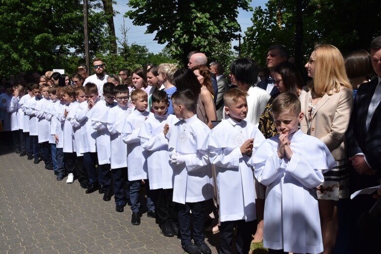  Z czystymi sercami przystąpili do sakramentu pierwszej komunii 