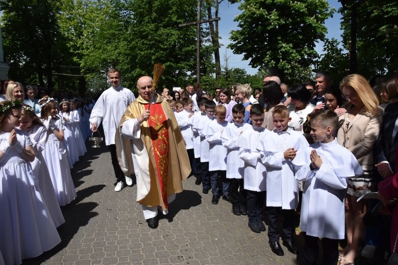  Z czystymi sercami przystąpili do sakramentu pierwszej komunii 