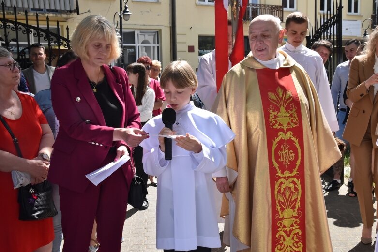  Z czystymi sercami przystąpili do sakramentu pierwszej komunii 