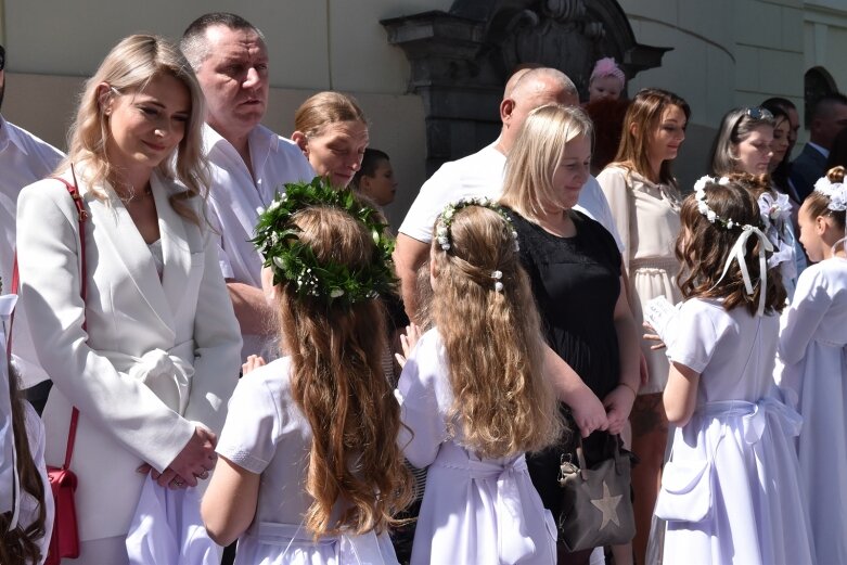  Z czystymi sercami przystąpili do sakramentu pierwszej komunii 