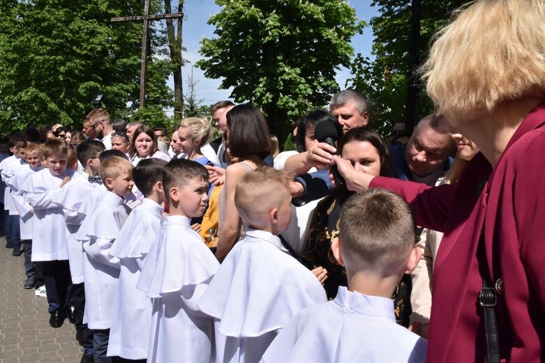  Z czystymi sercami przystąpili do sakramentu pierwszej komunii 