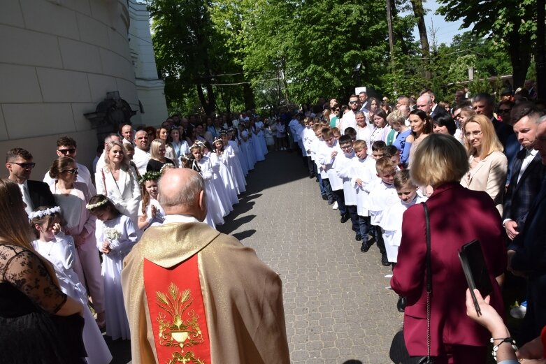  Z czystymi sercami przystąpili do sakramentu pierwszej komunii 