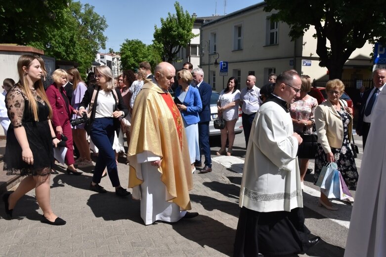  Z czystymi sercami przystąpili do sakramentu pierwszej komunii 