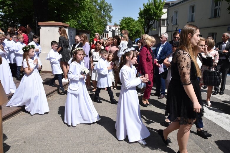  Z czystymi sercami przystąpili do sakramentu pierwszej komunii 