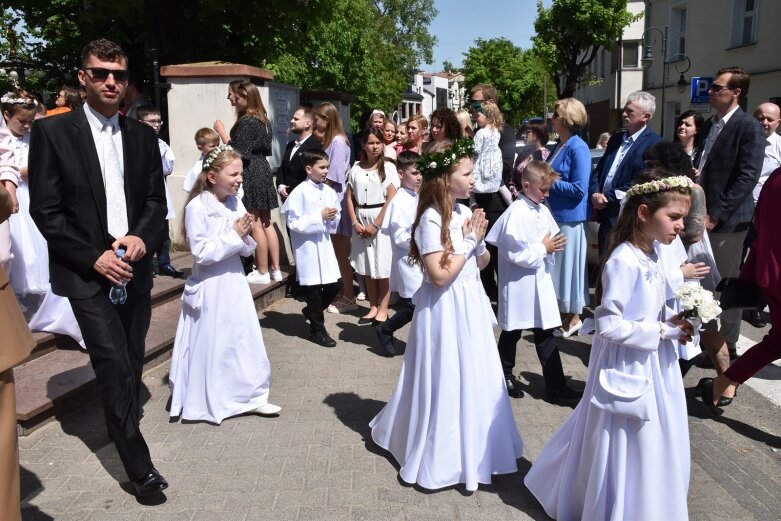  Z czystymi sercami przystąpili do sakramentu pierwszej komunii 