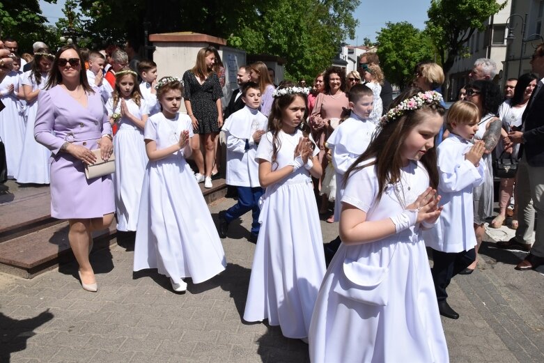  Z czystymi sercami przystąpili do sakramentu pierwszej komunii 