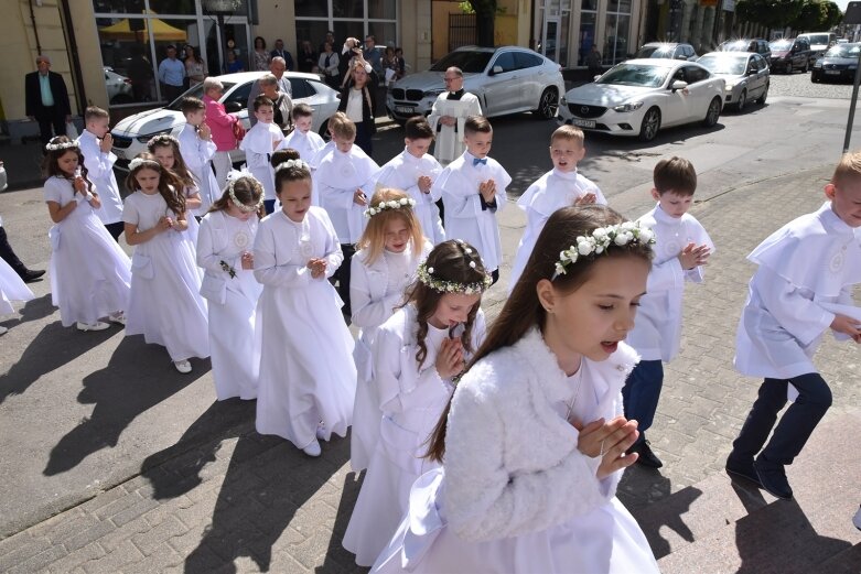  Z czystymi sercami przystąpili do sakramentu pierwszej komunii 