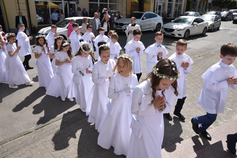  Z czystymi sercami przystąpili do sakramentu pierwszej komunii 