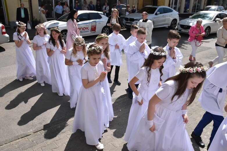  Z czystymi sercami przystąpili do sakramentu pierwszej komunii 