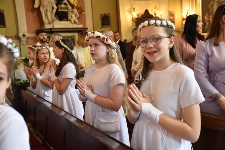  Z czystymi sercami przystąpili do sakramentu pierwszej komunii 