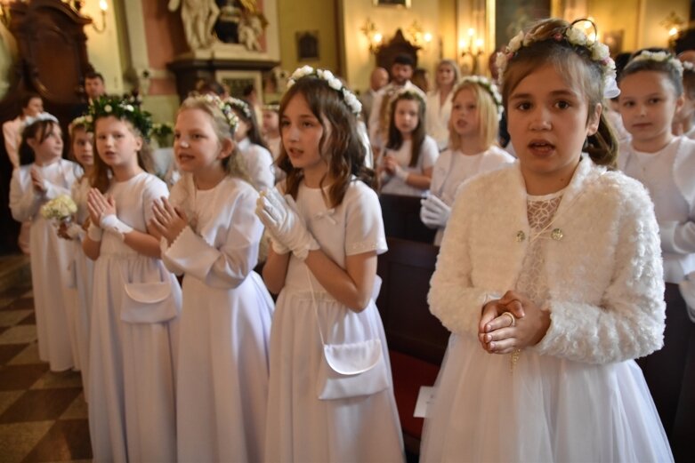  Z czystymi sercami przystąpili do sakramentu pierwszej komunii 