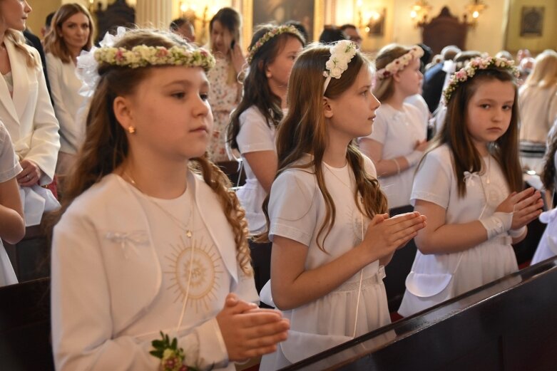  Z czystymi sercami przystąpili do sakramentu pierwszej komunii 