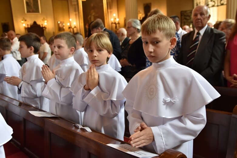  Z czystymi sercami przystąpili do sakramentu pierwszej komunii 