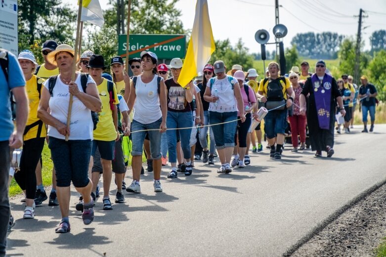  Z intencjami w sercu zmierzają do Częstochowy  