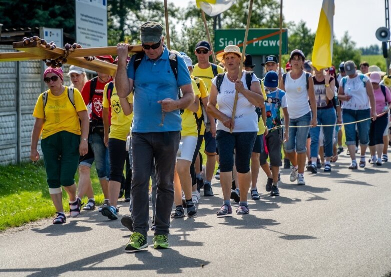  Z intencjami w sercu zmierzają do Częstochowy  