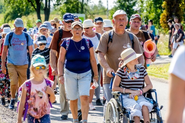  Z intencjami w sercu zmierzają do Częstochowy  