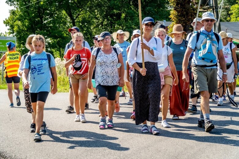  Z intencjami w sercu zmierzają do Częstochowy  