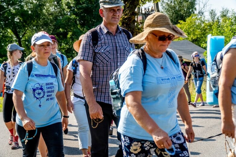  Z intencjami w sercu zmierzają do Częstochowy  