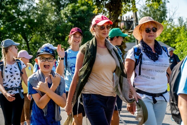  Z intencjami w sercu zmierzają do Częstochowy  