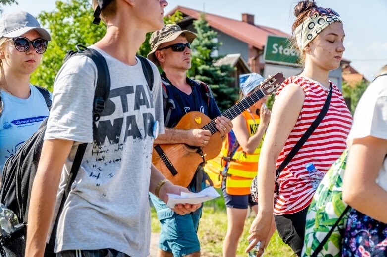  Z intencjami w sercu zmierzają do Częstochowy  