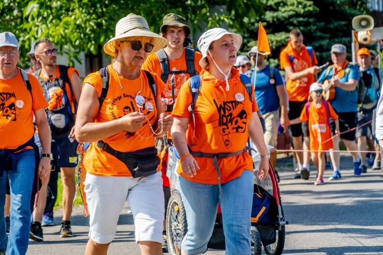  Z intencjami w sercu zmierzają do Częstochowy  