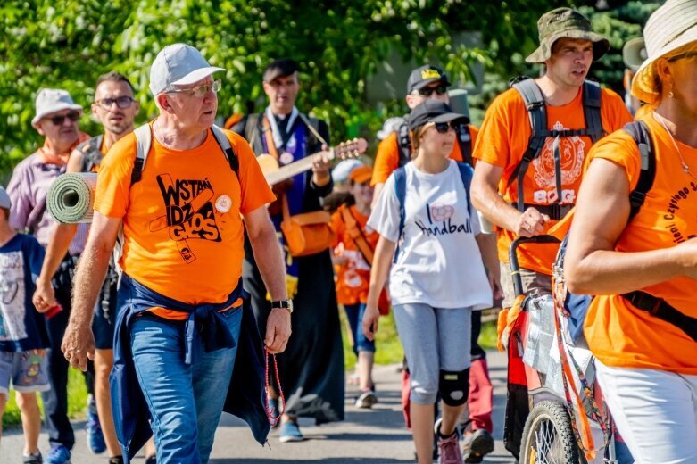  Z intencjami w sercu zmierzają do Częstochowy  