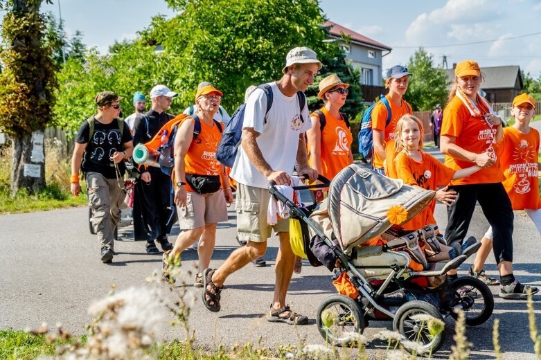  Z intencjami w sercu zmierzają do Częstochowy  