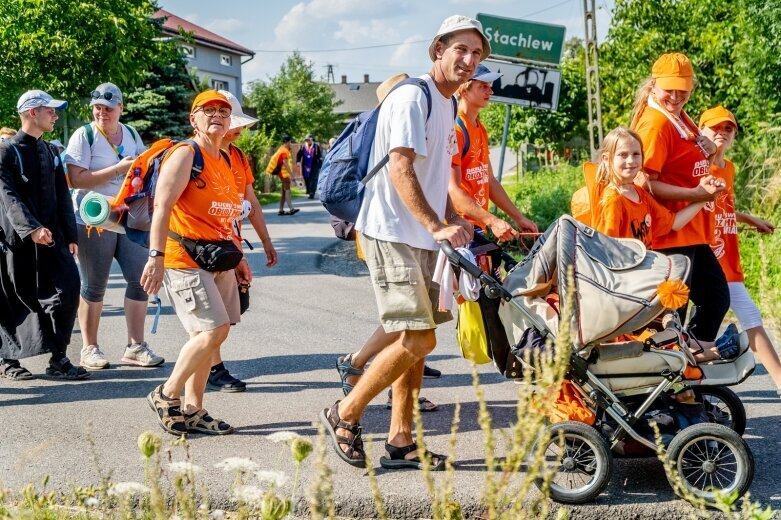  Z intencjami w sercu zmierzają do Częstochowy  