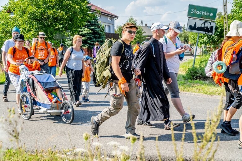  Z intencjami w sercu zmierzają do Częstochowy  